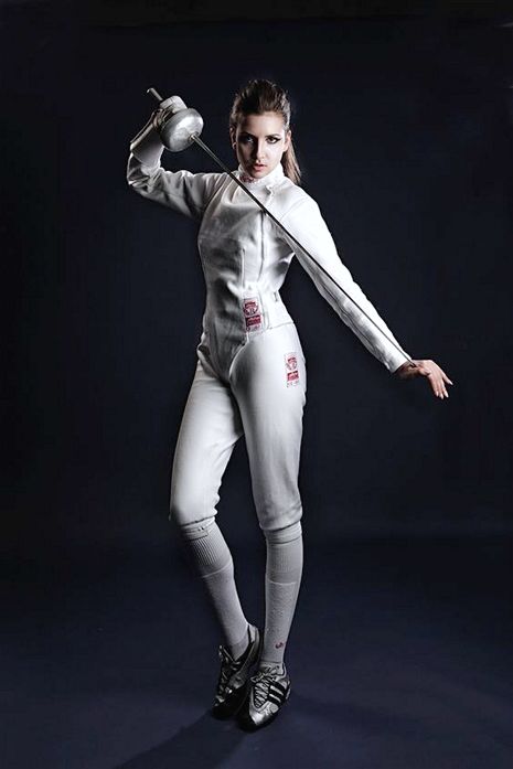 Jun Hyuk Lee - Woman Fencer, II (500px) Fencing Drawing Reference, Fencing Sport Art, Fencing Reference, Fencing Poses Reference, Rapier Reference Pose, Rapier Poses, Rapier Pose, Fencing Photoshoot, Fencing Poses