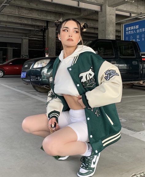 Varsity Jacket Outfit Women, Dunk Fits, Fem Outfits, Airport Fit, Johnny Lawrence, Varsity Jacket Outfit, Egirl Style, Baseball Jackets, Jacket Outfit Women