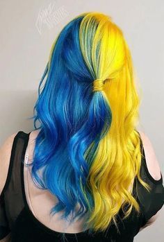 Image shared by beautymakeup. Find images and videos on We Heart It - the app to get lost in what you love. Lemon Hair, Yellow Hair Color, Split Dyed Hair, Split Hair, Beautiful Hair Color, Coloured Hair, Hair Dye Ideas, Dye Colors, Short Hair Color