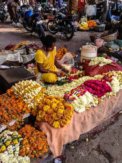 Flower Market Jaipur, Rajasthan Desi Aesthetics, Kochi Kerala, Indian Flowers, Most Handsome Actors, Local Market, Mysore, Jaipur Rajasthan, South Asia, World Cultures