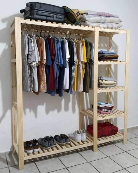 Pallets Wardrobe Ideas, Wood Closet Ideas, Simple Closet Ideas, Pallet Wardrobe, Closets Ideas, Pallet Closet, Wood Closet, Pallet Furniture Designs, Diy Clothes Rack