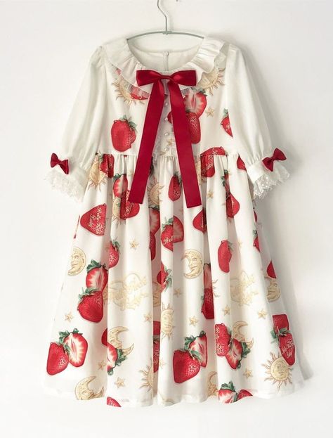 Strawberry Clothing, Strawberry Outfit, Op Dress, Rock Baby, Kawaii Fashion Outfits, Sweet Lolita, Dolce E Gabbana, Kawaii Clothes, Harajuku Fashion