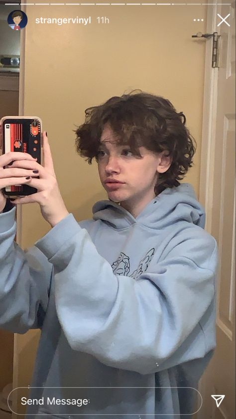 Non Binary Haircuts Curly, Non Binary Haircuts, Tomboy Haircut, Androgynous Haircut, Androgynous Hair, Naturally Curly Hair, Hair Inspiration Short, Short Curly Haircuts, Shot Hair Styles