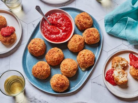 Air Fryer Arancini, Homemade Chicken Tenders, Arancini Recipe, Easy Air Fryer Recipes, Air Fryer Chicken Wings, Easy Meal Ideas, Food Network Canada, Quick And Easy Appetizers, Italian Appetizers