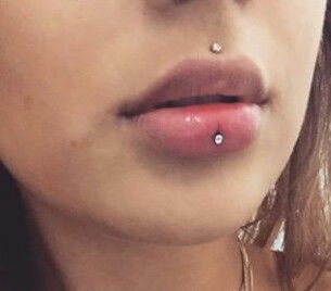 Ashley piercing ✨ Ashley Lip Pericing, Ashley Piercing On Small Lips, Lip Piercing Ashley, Ashley Piercing Jewelry, Cute Piercings Face, Ashley Lip Piercing, Cute Facial Piercings, Cheek Piercing, Lips Piercing