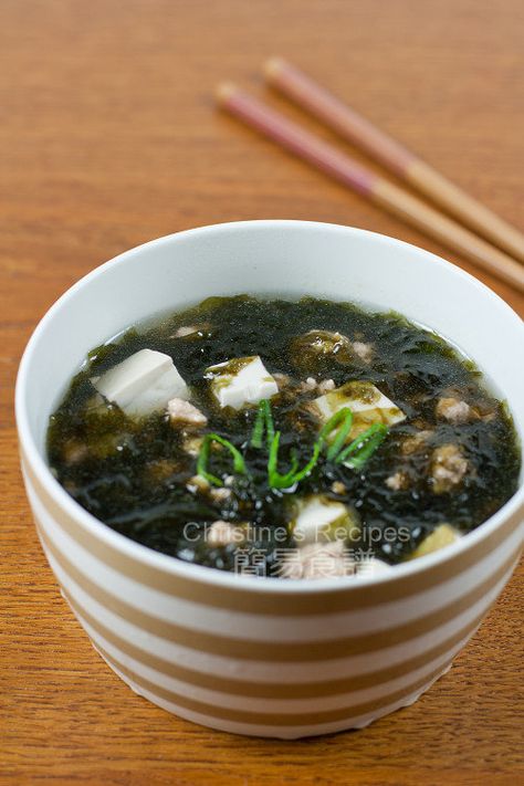 Chinese Recipes Easy, Seaweed Soup Recipe, Seaweed Soup, Asian Soup Recipes, Chinese Soup Recipes, Sup Ayam, Tofu Soup, Quick Soup, Homemade Foods