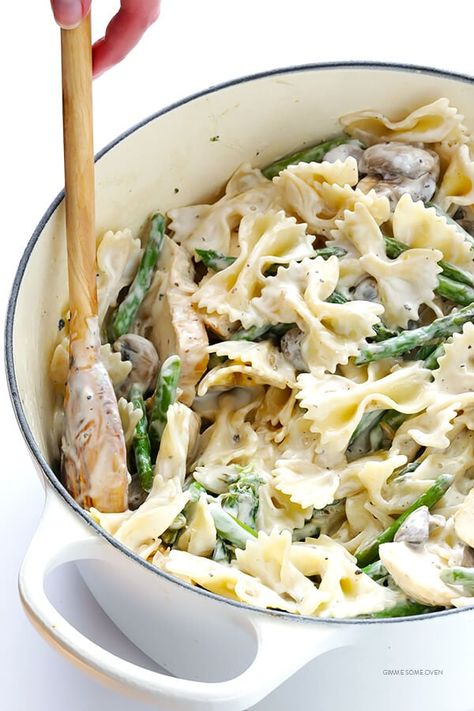 Goat Cheese Chicken, Pasta With Goat Cheese, Stomach Rumbling, Spaghetti Vongole, Goat Cheese Stuffed Chicken, Goat Cheese Pasta, Asparagus And Mushrooms, Goat Cheese Recipes, Chicken Asparagus