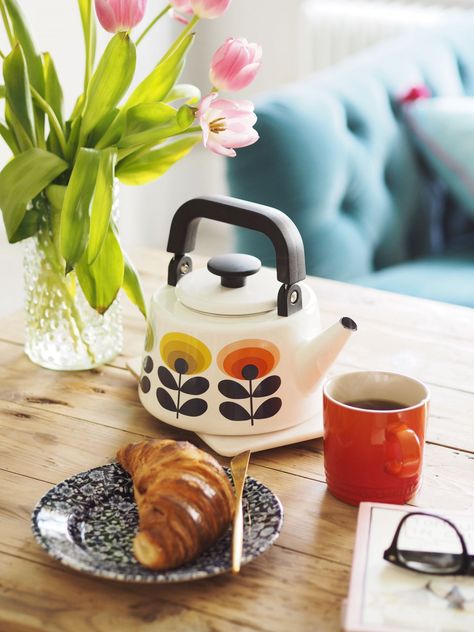 orla kiely teapot retro 1970s fashion for lunch home Retro Teapot, Retro Caravan, Morning Friends, Orla Kiely, Cute Home Decor, 1970s Fashion, Mid Century Decor, Coffee And Tea Accessories, Beautiful Kitchens