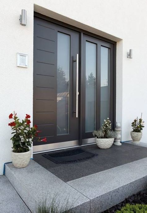 Mediterranean Entrance, Modern Front Porch Decor, House Entrance Doors, Front Entrance Decor, Modern Front Porches, Modern Entrance Door, Modern Exterior Doors, Contemporary Front Doors, Modern Entrance