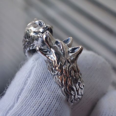 Alpha silver ring. Gift for her. twin wolf Adjustable ring. Silver Wolf Ring, Wolf Ring Women, Alpha Couple, Alpha Female Wolf, Wolf Rings, Female Wolf, Wolf Fashion, Fox Ring, Purple Stone Rings