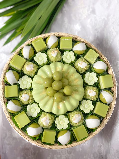 Bring a smile to your celebration, meeting or event with our Khmer Dessert Cambodia Dessert, Khmer Food Cambodia, Cambodian Desserts, Khmer Dessert, Cambodia Food, Balinese Food, Thai Desserts, Coconut Jelly, Cambodian Food