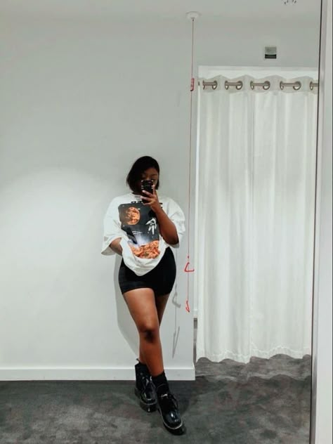 Oversized Shirt With Biker Shorts Outfit, Biker Shorts And Combat Boots, Biker Shorts Boots Outfit, Fall Shorts Outfit Black Women, Boots With Shorts Outfit Summer, Summer Outfits With Dr Martens, Shorts With Docs Outfits, Shorts And Boots Outfits Summer, Doc Marten With Shorts