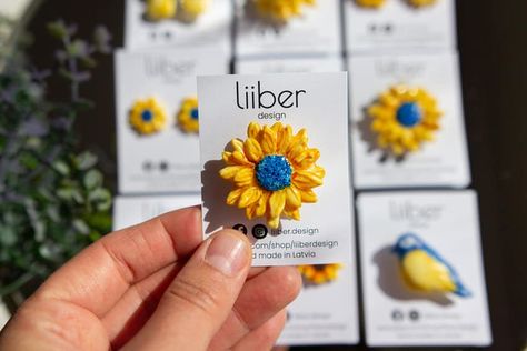 Show your support to Ukraine people by wearing sunflower brooch/ pin with their flag colours. 25% of all revenues will be donated to support Ukraine. Ukraine Jewelry, Ukraine People, Sunflower Brooch, Charity Fund, Support Ukraine, Clay Pieces, Clay Hand, Painted Earrings, Amazing Day