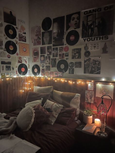 90s Room Ideas, 90s Themed Room, 90s Bedroom Aesthetic, 90s Room, 90s Bedroom, Xmas 2024, Room Ideas Aesthetic, Room Stuff, Black Bedroom