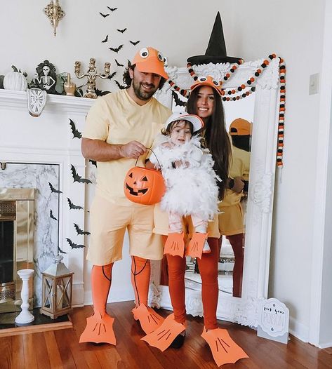 50+ Fun Family Halloween Costumes To Try This Year! - Prada & Pearls The Incredibles Halloween Costume, Family Halloween Costumes With Kids, Fun Family Halloween Costumes, Easy Family Halloween Costumes, Penguin Halloween Costume, Duck Halloween Costume, Football Halloween Costume, Disney Family Costumes, Circus Halloween Costumes