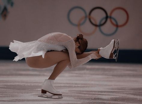 Ice Rink, Female Figure, The Ice, Figure Skating, Skating, A Woman, Sports, White