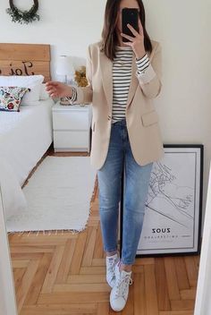 Tan Blazer Outfits Women, Beige Blazer Outfits Women, Tan Blazer Outfits, Beige Jacket Outfit, Blazer Outfits Women, Outfits Con Jeans, Blazer Outfits Casual, Blazer Outfits For Women, Beige Outfit