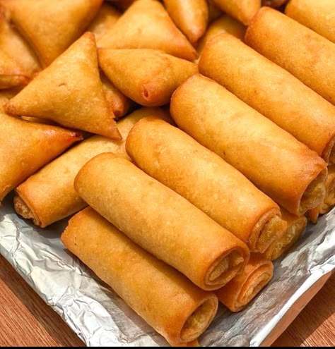 Learn how to make your own Samosa and Spring Roll Lumpiang Shanghai Recipe, Filipino Lumpia, Lumpiang Shanghai, Spring Roll Filling, Lumpia Recipe, Vegetarian Stir Fry, Fried Spring Rolls, Samosa Recipe, Nigerian Food