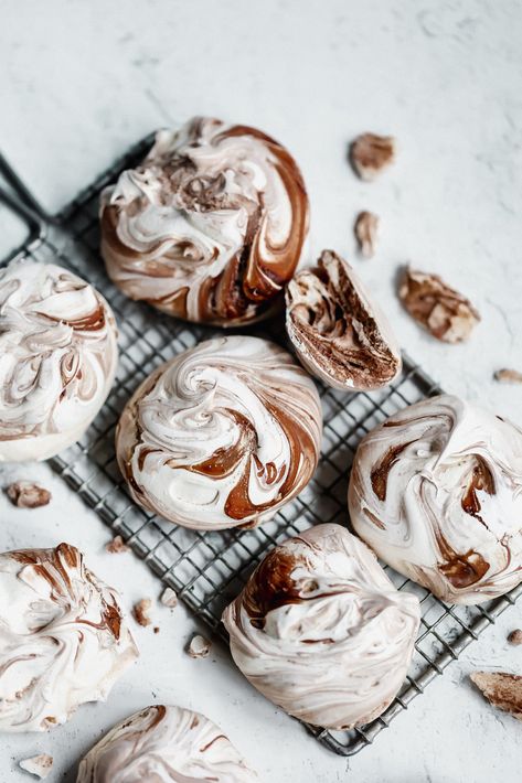 Linda Lomelino, Chocolate Meringue, Beautiful Food Photography, Chocolate Swirl, Food Photography Inspiration, Meringue Cookies, Gluten Free Chocolate, Photographing Food, Pavlova