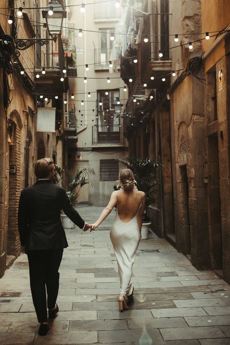 Intimate Elopement Ideas, Styled Engagement Shoot, Wedding Shot List, Rome Photo, Vintage Vespa, Eyes Photography, Barcelona Wedding, Gothic Quarter, Barcelona City