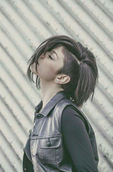 Undercut Hairstyles Women, Super Hair, Shaved Sides, Undercut Hairstyles, Short Hairstyle, Short Haircut, Shaved Hair, Hair Envy, Grunge Hair