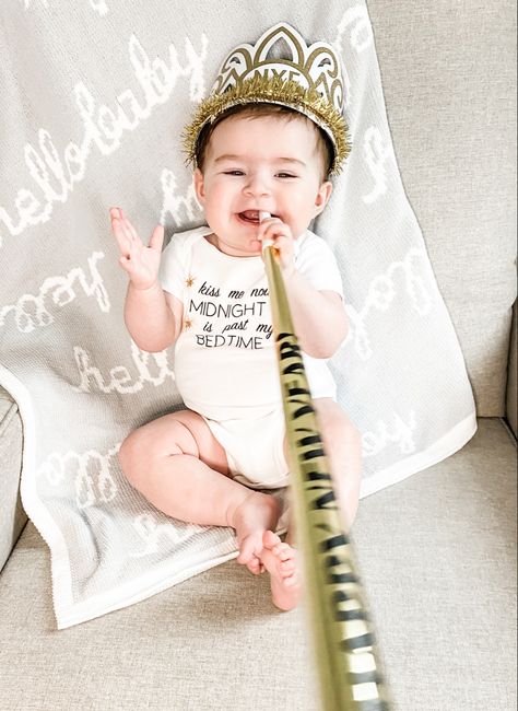 My first new years eve. Kiss me now, midnight is passed my bedtime onsie nye onsie Newborn New Years Outfit, New Years Eve Kiss, New Year Photoshoot, Baby New Year, New Year Pictures, Outfits New Year, Nye Outfits, New Years Outfit, Baby Pics