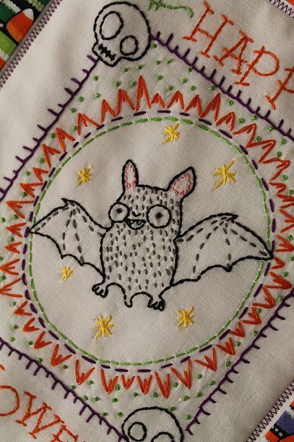 Bat embroidery Bat Embroidery, Illustration Embroidery, Quilt Hanging, Eye Embroidery, Embroidered Halloween, Halloween Quilt, Bats Halloween, Bat Halloween, Halloween Embroidery