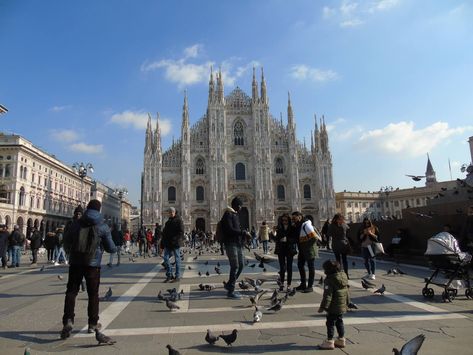 What to wear in Milan in November - Wear When What Why Milan In November, What To Wear In Milan, Italian Capsule Wardrobe, Milan In Winter, Italy In November, November Outfits, Packing Wardrobe, Long Length Dresses, Winter Capsule