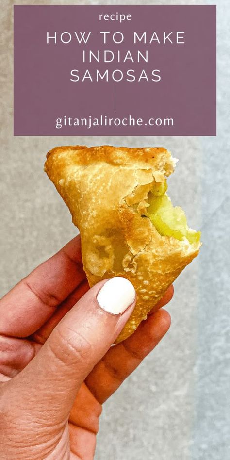 Samosa Recipe Indian, Vegetable Samosa Recipe, Samosas Recipe, Baked Samosa, Indian Samosas, Vegetable Samosa, Pizza Shapes, Green Chili Peppers, Samosa Recipe