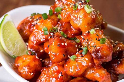 Spicy, crunchy, vegetarian “wings” are on the menu with this brilliant recipe. Recipe: Korean fried cauliflower from The Cheesecake Factory. Recipes. Time In. Korean Fried Cauliflower, Jambalaya Pasta, Cheesecake Factory Recipes, The Cheesecake Factory, Light Meals, Vegan Asian, Beverage Recipes, Entertainment Ideas, Fried Cauliflower