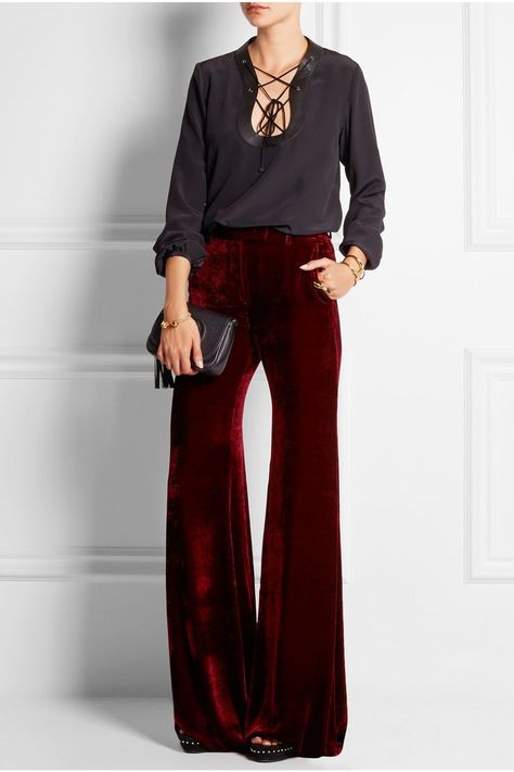 Velvet outfits all year Velvet Pants Outfit, Red Velvet Pants, Mode Tips, Stil Boho, Velvet Clothes, Blazer Outfit, Minimal Chic, Velvet Pants, Emilio Pucci