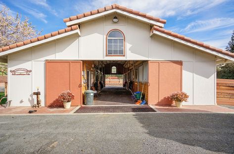 Beautiful barn exterior - Spanish style Spanish Barndominium, Spanish Style Barndominium, Barn Exterior, Mediterranean Living Rooms, Equestrian Property, Spanish Style Decor, Stable Style, Barn Apartment, Country Fences