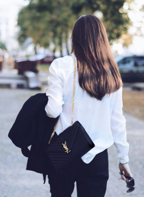 d82118376df344b0010f53909b961db3desc38084752ri Saint Laurent Wallet On Chain, Ysl Handbags, Ysl Saint Laurent, Street Style Bags, Best Designer Bags, Saint Laurent Wallet, Inspiration Mode, White Shirt, Ysl Bag