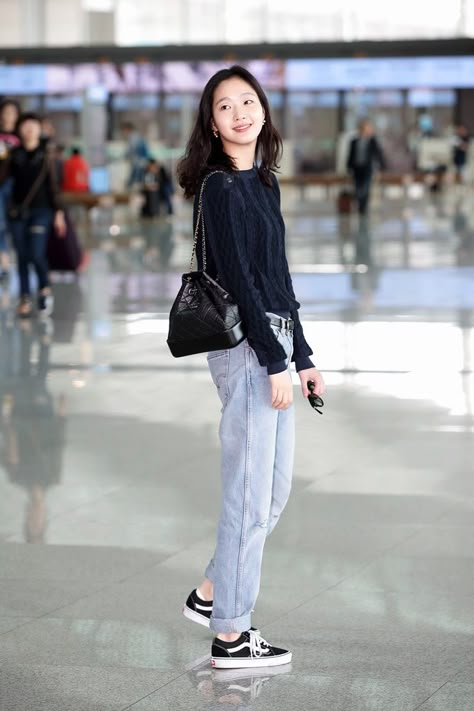 Kim Go Eun is Air Travel Fashion Goals Leaving Incheon Airport | A Koala's Playground Kim Go Eun Style, Korean Airport Fashion, Kim Go Eun, Korean Girl Fashion, 가을 패션, Kpop Outfits, Casual Style Outfits, Outfits Casuales, Asian Fashion