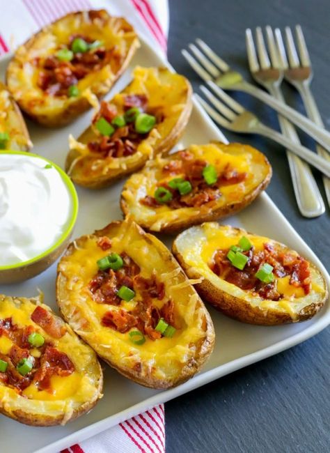 Tater Skins, Potato Skins Easy, Loaded Baked Potato Skins, Smoked Potatoes, Crispy Potato Skins, Loaded Potatoes, Loaded Potato Skins, Baked Potato Skins, Potatoe Skins Recipe