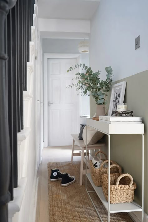 Light filled Victorian hallway with space saving furniture - small space ideas for a tight hallway Small Hallway Decorating, Neutral Hallway, White Floorboards, Half Painted Walls, Bauhaus Interior, Green Hallway Ideas, Hallway Paint, White Wall Bedroom, Green Hallway