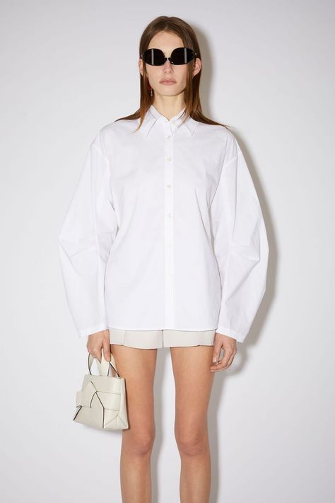 https://www.acnestudios.com/us/en/cut-out-long-sleeve-shirt-optic-white/AC0521-183.html?cgid=woman-blouses White Shirt Dress Outfit, Shirt Dress Outfit, Fashion Silhouette, Back Shirt, White Long Sleeve Shirt, Out Back, White Shirt Dress, Minimal Fashion, Classic Shirt