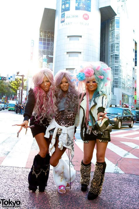 Gyaru United: Japan's Black Diamond Gals Champion a Kuro Gyaru Subculture Revival Gyaru Agejo, Ganguro Girl, Kuro Gyaru, Japan Street Fashion, Gyaru Hair, Soft Grunge Hair, Gyaru Style, Japan Fashion Street, Kei Visual