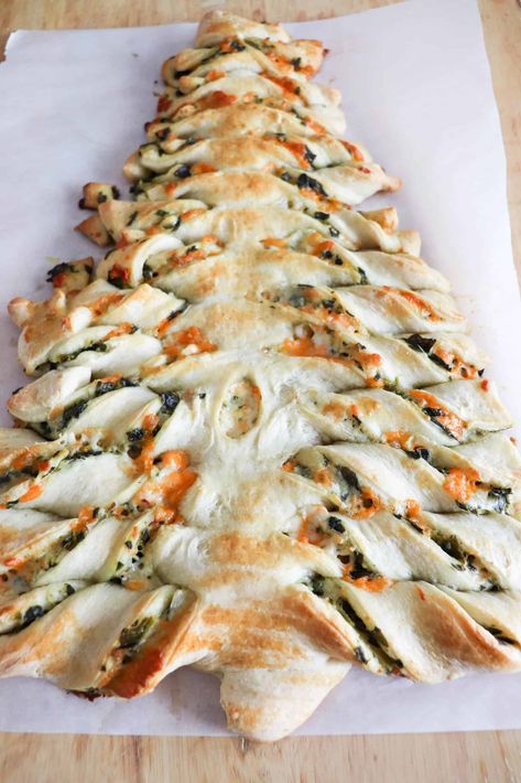 Christmas Holiday Snacks, Califlower Pizza, Christmas Tree Spinach Dip Breadsticks, Classic Spinach Dip Recipe, Spinach Dip Breadsticks, Christmas Tree Spinach Dip, Easy Baked Brie Recipe, Classic Spinach Dip, Christmas Bunco