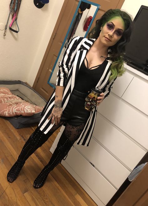 Beetlejuice Fancy Dress Women, Beetlejuice Disneybound, Diy Female Beetlejuice Costume, Female Bettle Juice Costume, Beetlejuice Musical Outfit, Beetlejuice Outfit Ideas Women, Easy Beetlejuice Costume, Lady Beetlejuice Costume, Beetlejuice Costume Female Diy