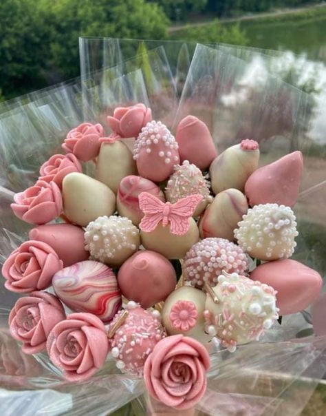 Flower And Chocolate Strawberry Bouquets, Flower And Strawberry Bouquet, Strawberry Bouquet With Roses, Valentines Day Strawberries, Decorated Strawberries, Strawberries With Chocolate, Choco Strawberry, Chocolate Strawberries Bouquet, Chocolate Straws