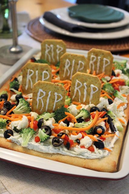 Vegtable Pizza, Food Ideas For Halloween, Creative Food Ideas, Crescent Roll Veggie Pizza, Spooky Dinner, Spirit Of Halloween, Veggie Pizza, Halloween Appetizers, Colorful Vegetables