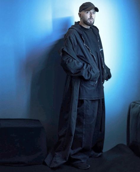 Demna Gvasalia Balenciaga, Demna Gvasalia Style, Demna Balenciaga, Demna Gvasalia, Archive Fashion, Sport Icon, Outfit Idea, Style Board, Sport Outfits