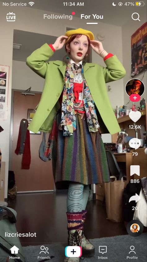 Clowncore Fashion Men, Weird Layered Outfits, Maximalist Clothes Aesthetic, Muppetcore Outfits, Weird Clothing Style, Kitsch Fashion Style, Vintage Maximalism Fashion, Vintage Eclectic Outfits, Eclectic Maximalism Outfit