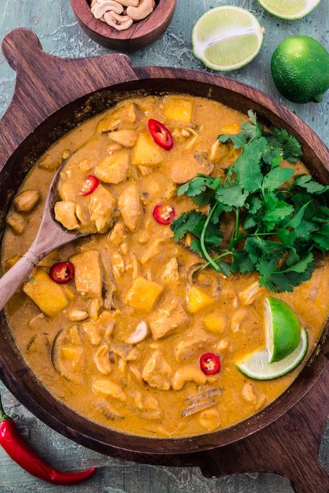 Slow Cooker Chicken Mango Curry Mango Curry Chicken Crock Pot, Slow Cooker Mango Chicken, Slow Cooker Mango Chicken Curry, Chicken Curry Crockpot, Crock Pot Curry, Slow Cooker Curry Recipes, Mango Chicken Curry, Milk Chicken, Boiled Chicken Breast