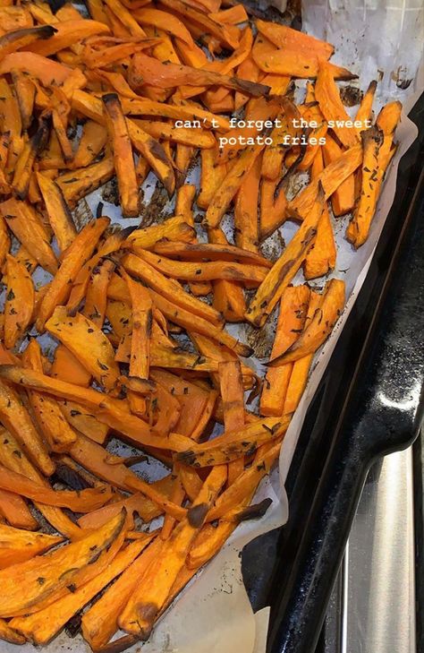 Sweet Potato Fries Aesthetic, Sweet Potato Fries Dinner, Sweet Potato Fried, Fries Aesthetic, Healthy Cravings, Oatmeal Container, Dinner Aesthetic, Protein Pasta, Drink Aesthetic