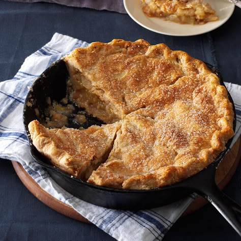 Apple pie baked in a cast iron skillet is a real stunner. This beauty, with its flaky, tender crust, also works in a 9-inch deep-dish pie plate. | Cinnamon-Sugar Apple Pie Recipe from Taste of Home Cinnamon Sugar Apples, Cinnamon Apple Pie, Baked Apple Pie, Sugar Apples, Iron Skillet Recipes, Taste Of Home Recipes, Iron Recipes, Cast Iron Skillet Recipes, Cast Iron Recipes