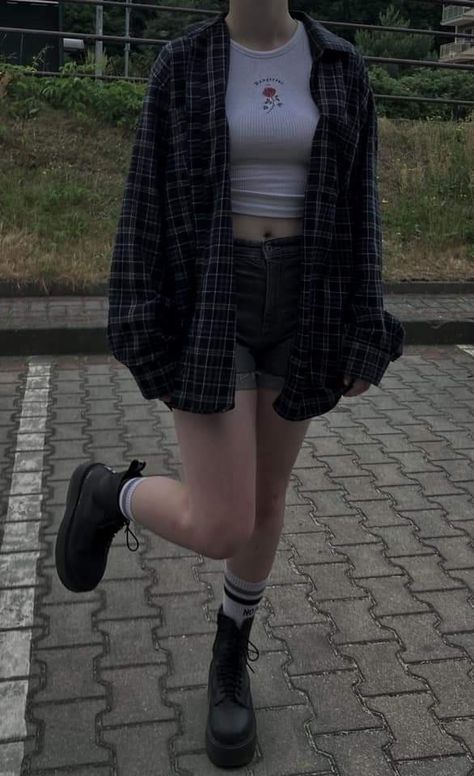 Hot Weather Grunge Outfits, 2014 Grunge Outfits, 2014 Grunge Tumblr, Summer Grunge Outfits 90s Style, Dark Minimalist Aesthetic, Soft Grunge Fashion, Black And White Clothing, 2016 Tumblr Outfits, Indie Outfits Alternative Fashion