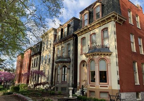 lafayette-square-houses-landscape Square Houses, Lafayette Square, Row Houses, Historic Houses, Row House, Beautiful Park, House Landscape, Park Homes, Mississippi River