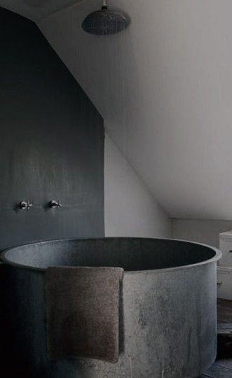 soaking tub... Vila House, Backyard Architecture, Grey Bathroom Interior, Minimalist Bathroom Design, Modern Style Decor, House Pool, Modern Futuristic, Pool Backyard, Concrete Projects